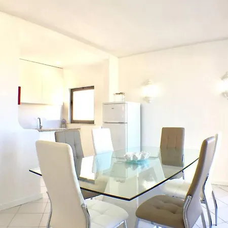 Bellavista Avenida Pool And Center